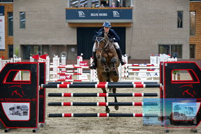 Blue Hors
5 års finale spring
Keywords: christina madsen;khalifa love