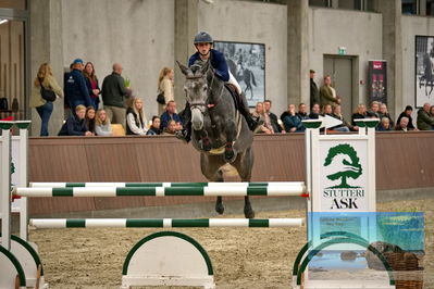 Blue Hors
5 års finale spring
Keywords: caroline knudsen;diva r