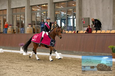 Blue Hors
4 års finale dressur
Keywords: anne-mette strandby hansen;valerie b;lap of honour