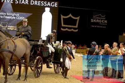 Vitamin Well Five Star Dressage / Vodskov Bolighus CDI5 Grand Prix Freestyle
Keywords: ole hestevogn;nanna skodborg merrald;carina cassoe krüth;heiline's danciera;lone bang zindorff