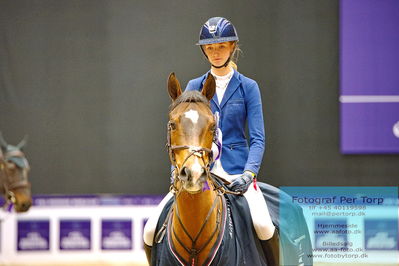 CSIP FEI Jumping Ponies Trophy (238.2.1) 1.25m
Keywords: zoe keys;victory day;lap of honour