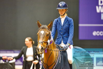 CSIP FEI Jumping Ponies Trophy (238.2.1) 1.25m
Keywords: zoe keys;victory day;lap of honour