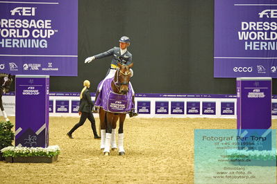 FEI Dressage World Cup Grand Prix
Keywords: patrik kittel;touch down;lap of honour