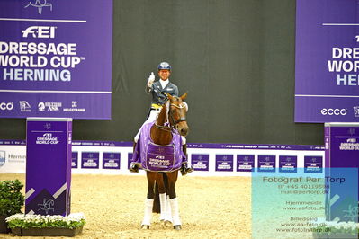 FEI Dressage World Cup Grand Prix
Keywords: patrik kittel;touch down;lap of honour