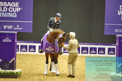 FEI Dressage World Cup Grand Prix
Keywords: patrik kittel;touch down;lap of honour