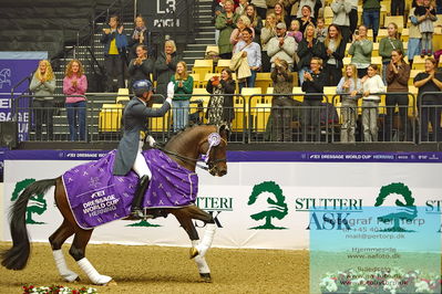 FEI Dressage World Cup Grand Prix
Keywords: patrik kittel;touch down;lap of honour