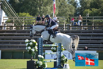 Stiftelsen Falsterbo Horse Show Prize
145cm
Keywords: falsterbo;alix ragot;qh sole mio santo antonio