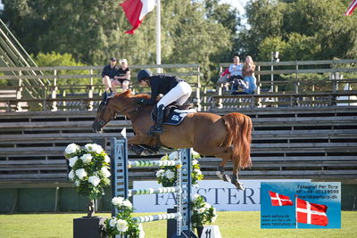 Stiftelsen Falsterbo Horse Show Prize
145cm
Keywords: falsterbo;zoe conter;lazy