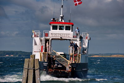 Different photos of wessels and ports
mf uvlsund, smålandshavet, arriving Avernakoe, imo 8704860, smaalandshavet
Keywords: mf ulvsund;imo 8704860;smaalandshavet;mmsi 219000804